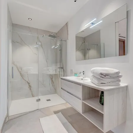 House - Modern In Tenerife, Spain ヴィラ