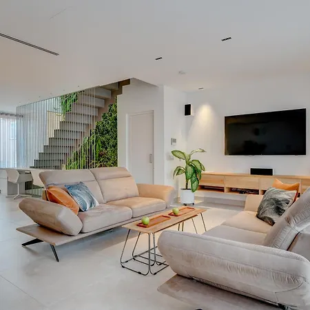 House - Modern In Tenerife, Spain ギア・デ・イソラ
