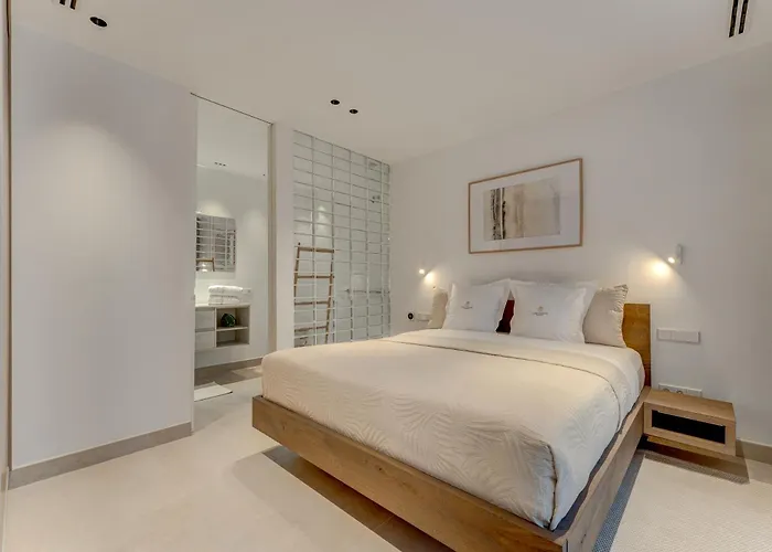 House - Modern In Tenerife, Spain